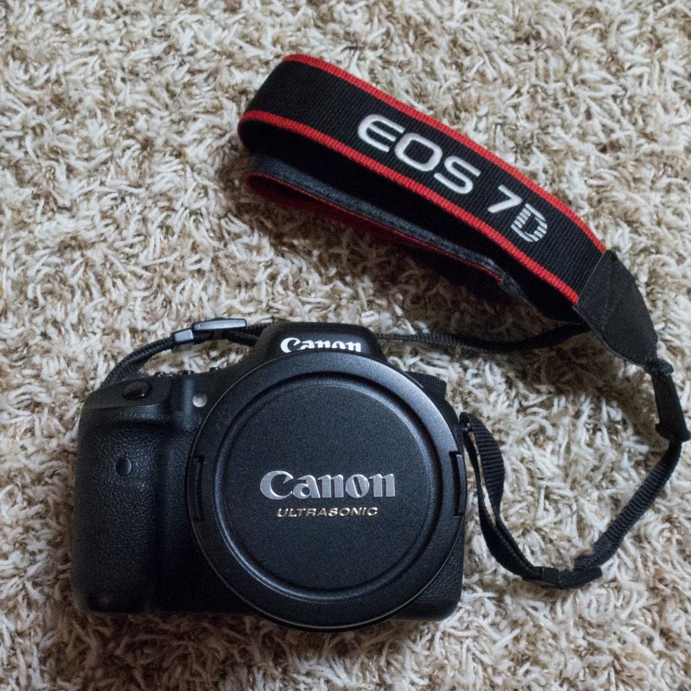 Canon 7D DLSR Camera and Lens
